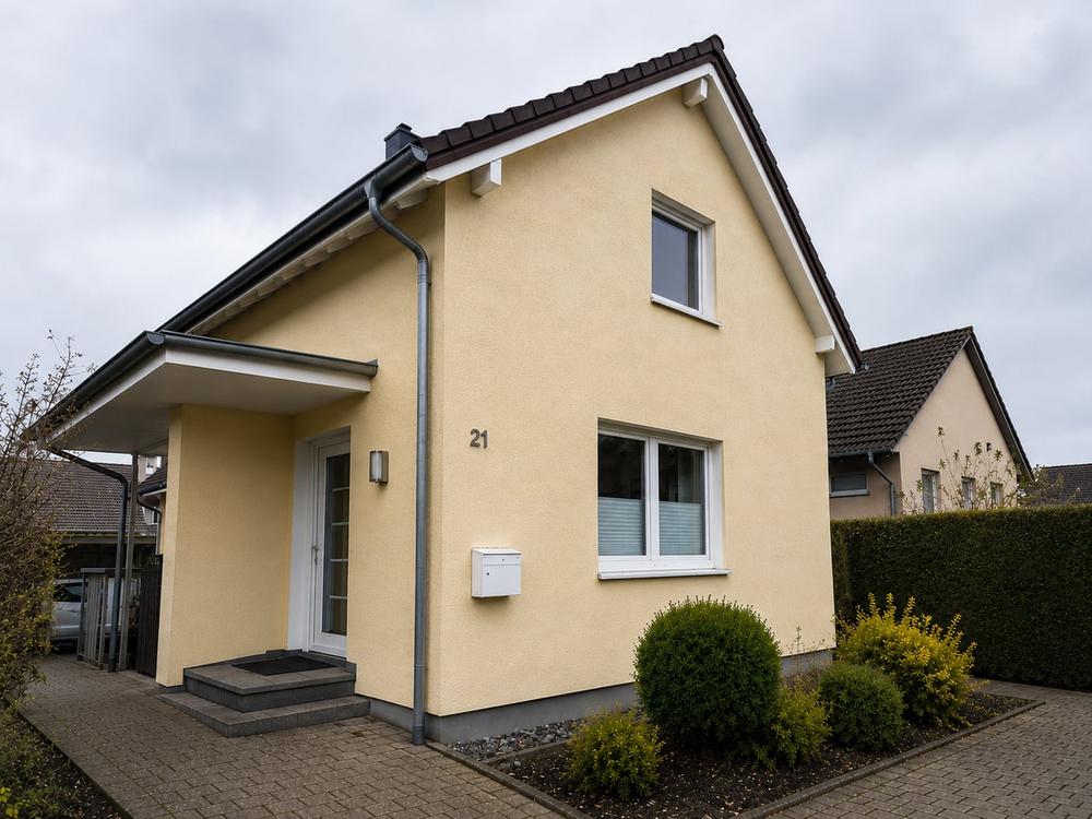 Fassade gelb sauber nachher